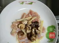 Illustration of how to make rice noodles with mushroom and chicken cover 4