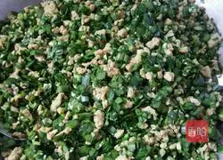 Illustration of how to make leek and egg box 4