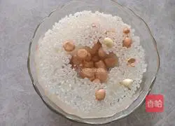 Illustration of how to make black rice and peanut porridge 2