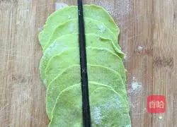 Illustration of how to make green rose rolls 12