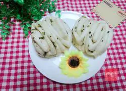 Illustration of how to make scallion rolls 20