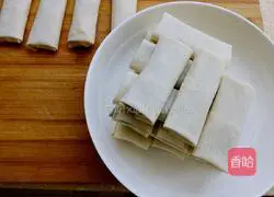 Illustration of how to make bean paste spring rolls 7