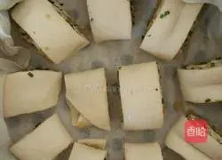 Illustration of how to make mustard flower rolls 9