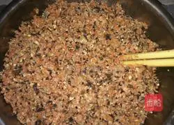 Illustration of how to make vegetarian pot stickers 6