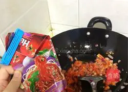 Illustration of how to make red sausage baked rice 5