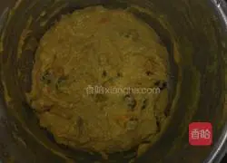 Illustration of how to make red date and pumpkin hair cake 6