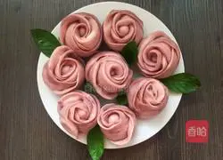 Illustration of how to make purple potato rose rolls 10
