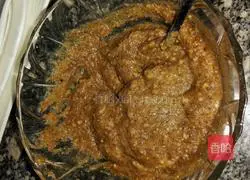 Illustration of how to make jujube, walnut, brown sugar and cornmeal cake 5