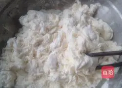 Illustration of how to make Baibai fat fat hair with small flower rolls 1