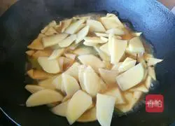 Illustration of how to make braised potato and beans noodles 10