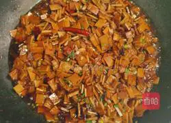 Illustration of how to make fried dried tofu (the kind of dried tofu in spicy rice noodles) 10