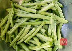 Illustration of how to make braised kidney bean noodles 1