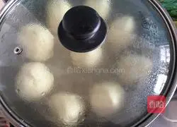 White cornmeal Illustration of how to make steamed buns (cabbage stuffing) 6