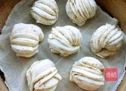 Illustration of how to make salt and pepper rolls 23