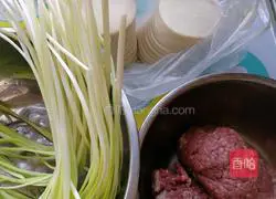 Illustration of how to make leek and yellow pot stickers 1