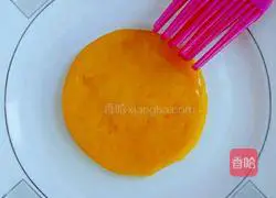 Illustration of how to make pumpkin rolls 6