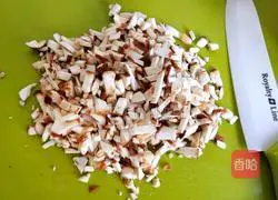 Illustration of how to make mushroom, carrot and chicken porridge 6