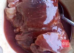 Illustration of how to make sea fish barbecued pork claypot rice 2