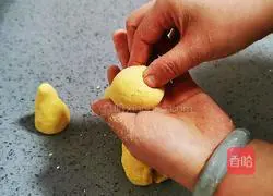 Illustration of how to make corn flour steamed buns 12