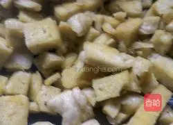 Illustration of how to make fried flower rolls 3