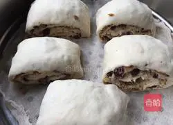 Illustration of how to make mixed fruit flower rolls 9 