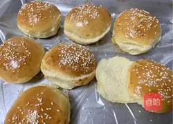 Illustration of how to make homemade hamburger (shrimp burger) 3