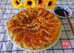 Illustration of how to make crispy pot stickers 12