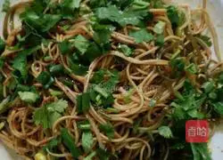 Illustration of how to make Sichuan cold noodles 3
