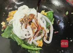 Illustration of how to make fried rice noodles with eggs 5