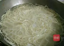 Illustration of making Sichuan cold noodles 2