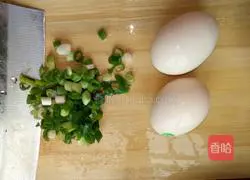 How to make fried rice noodles with eggs 1
