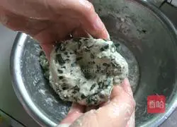 Illustration of how to make steamed buns with sweet potato leaves 5