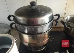 Illustration of how to make onion-flavored flower rolls 12