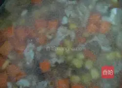 Illustration of how to make carrot and corn braised rice 7