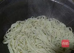Illustration of how to make summer cold noodles 2