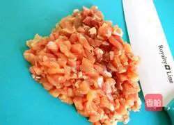 Illustration of how to make mushroom, carrot and chicken porridge 4