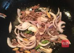 Illustration of black pepper beef fillet rice noodles 6