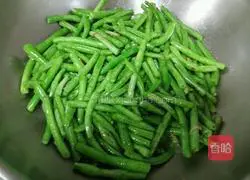 Illustration of how to make braised beans and rice 9