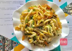 Illustration of how to make fried rice noodles with eggs 5