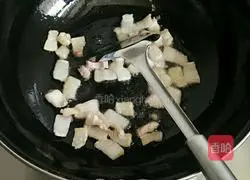 Illustration of how to make braised noodles with potatoes and beans 1