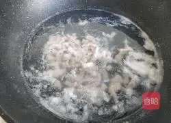 Illustration of how to make preserved egg and lean meat porridge 5