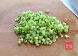 Illustration of how to make celery and lean meat porridge 5