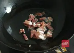 Illustration of how to make braised potato and green beans noodles 1