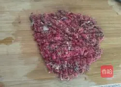 Illustration of how to make beef burgers 1