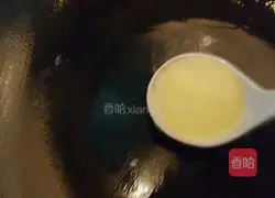 Illustration of how to make homemade spring roll wrappers 5