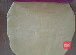 Illustration of how to make pumpkin flower rolls 4