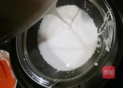 Illustration of how to make Lunjiao cake 9