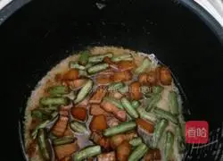 Illustration of how to make braised rice with beans and potatoes 5