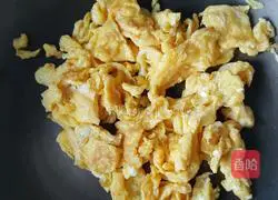 Illustration of how to make leek and egg vegetable box 5