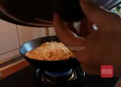 Illustration of braised noodles 10